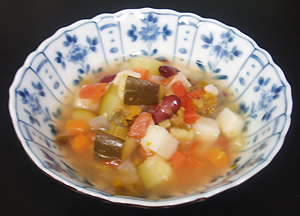 初夏の野菜と豆スープ